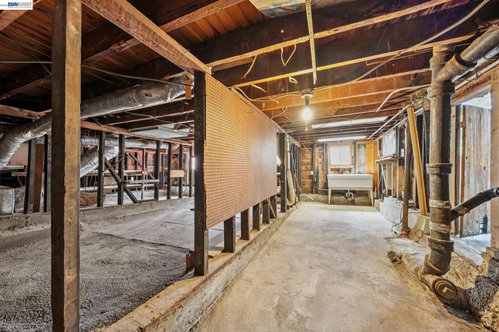 Image 27 of property listing at 3231 Wisconsin St, Oakland, CA 94602