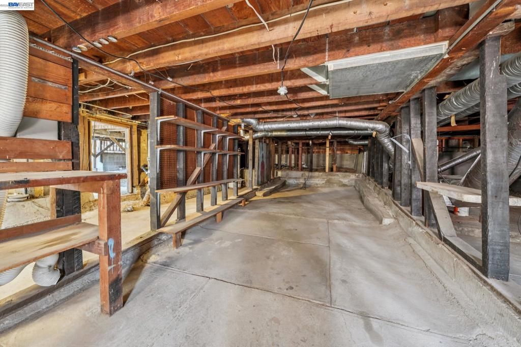 Image 29 of property listing at 3231 Wisconsin St, Oakland, CA 94602