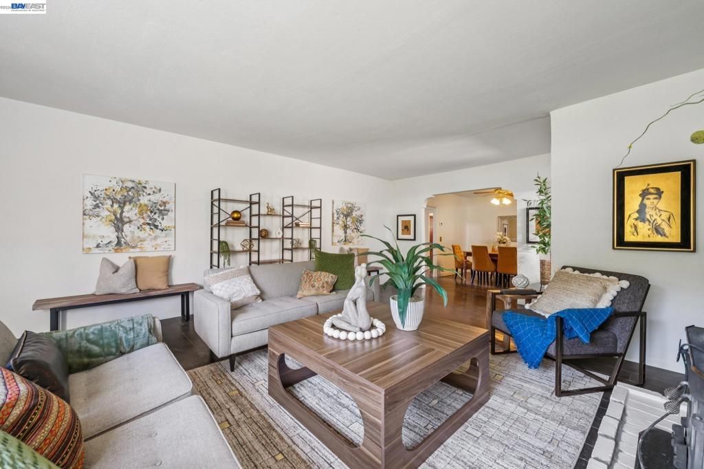 Image 3 of property listing at 3231 Wisconsin St, Oakland, CA 94602