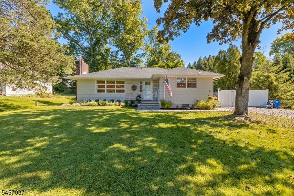 1015 Lakeview Dr, Bridgewater Twp., NJ 07920 — exterior