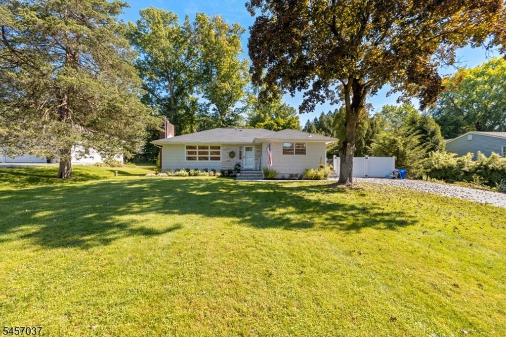 1015 Lakeview Dr, Bridgewater Twp., NJ 07920 — photo 2