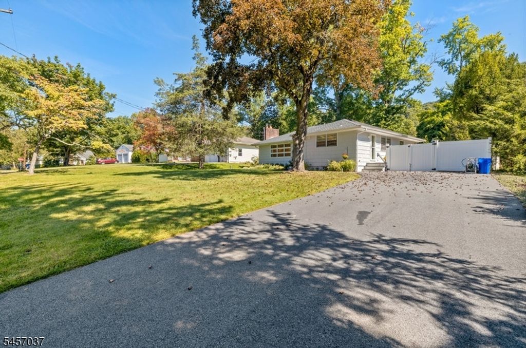 1015 Lakeview Dr, Bridgewater Twp., NJ 07920 — photo 3