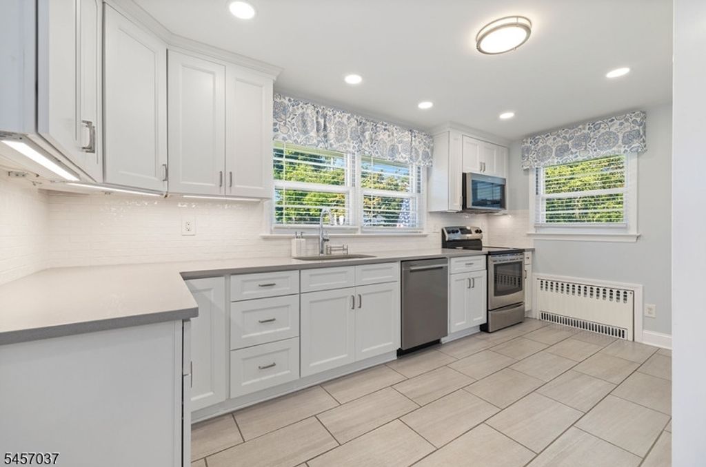 1015 Lakeview Dr, Bridgewater Twp., NJ 07920 — photo 4