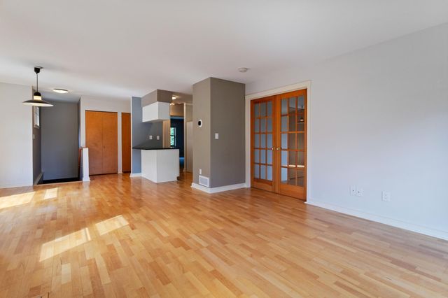 2321 Pillsbury Avenue S, Minneapolis, MN 55404