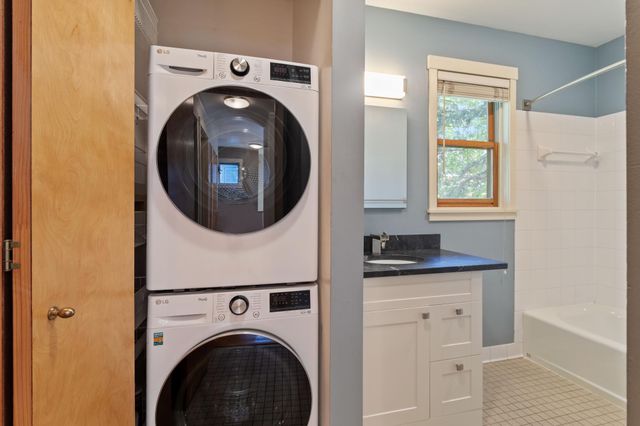 2321 Pillsbury Avenue S, Minneapolis, MN 55404