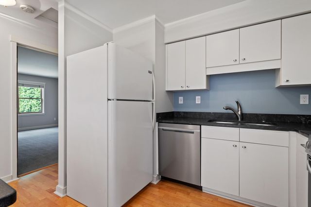 2321 Pillsbury Avenue S, Minneapolis, MN 55404