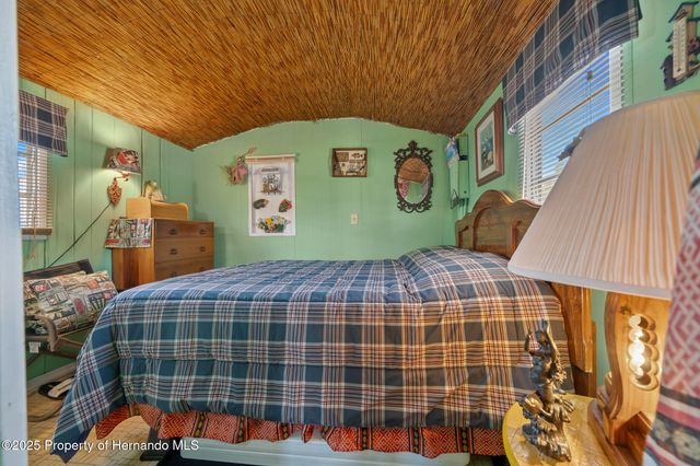 6448 W Richard Drive, Weeki Wachee, FL 34607