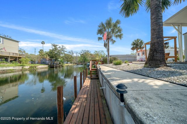 6448 W Richard Drive, Weeki Wachee, FL 34607