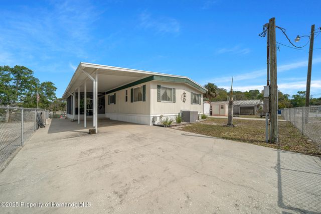 6448 W Richard Drive, Weeki Wachee, FL 34607