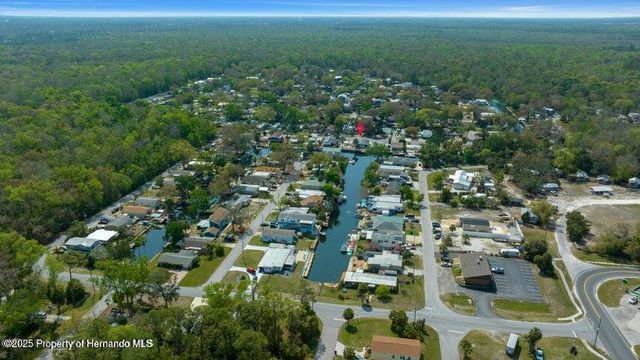 6448 W Richard Drive, Weeki Wachee, FL 34607