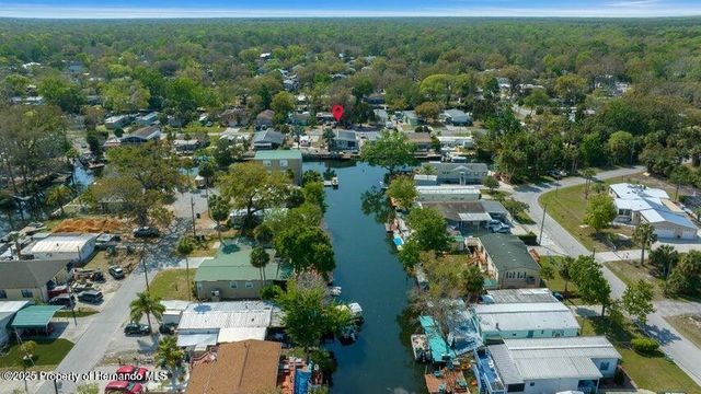 6448 W Richard Drive, Weeki Wachee, FL 34607