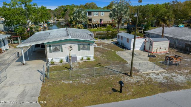 6448 W Richard Drive, Weeki Wachee, FL 34607