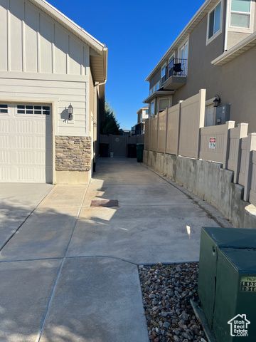 618 W REGENT GARDEN LN, Bluffdale, UT 84065