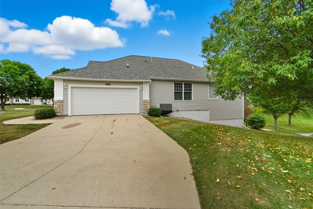 7982 Wistful Vista Drive, West Des Moines, IA 50266