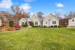 17 Silver Oak Circle, Southington, CT 06489