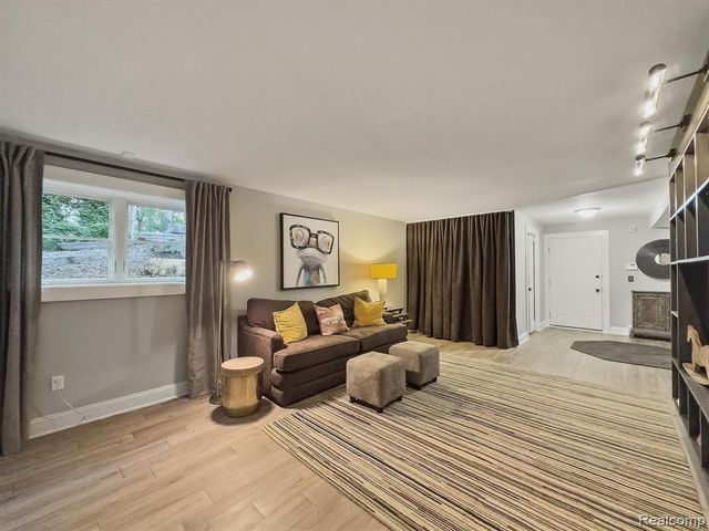 5484 Waldon Road, Clarkston, MI 48348