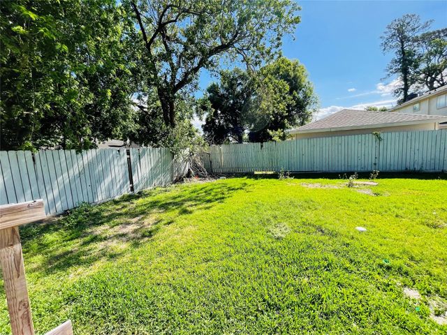 13715 Whitchurch Way, Houston, TX 77015