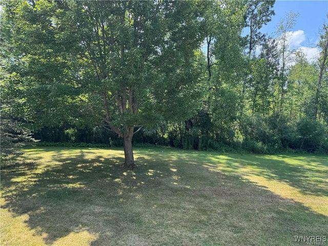 73 Southwick Drive, Orchard Park, NY 14127