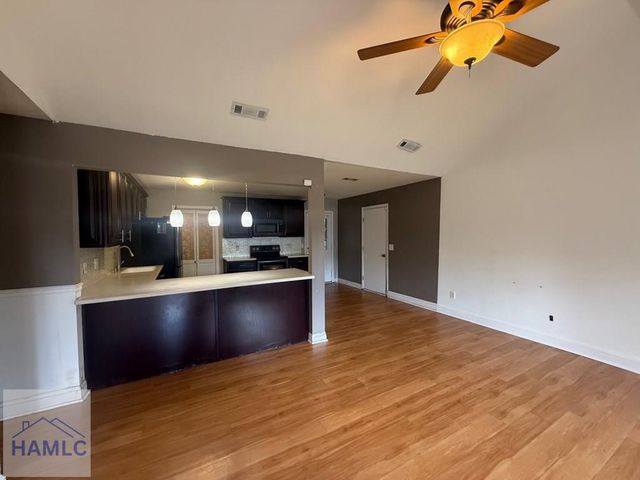 203 Monroe Avenue, Hinesville, GA 31313