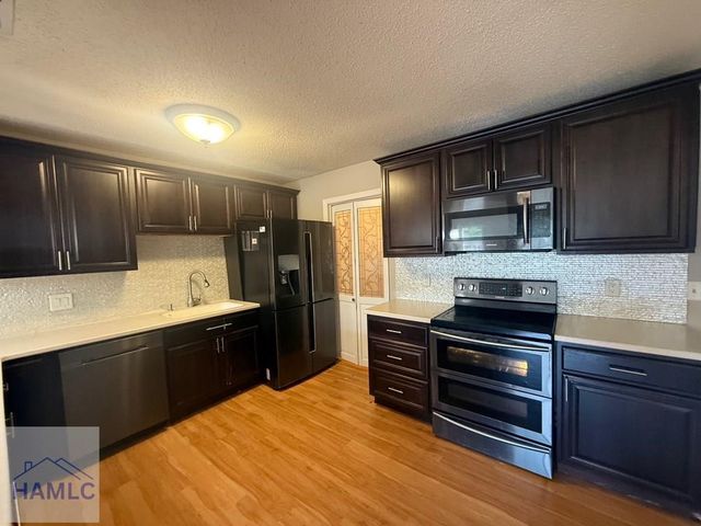 203 Monroe Avenue, Hinesville, GA 31313