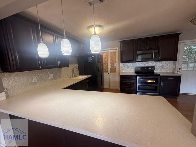 203 Monroe Avenue, Hinesville, GA 31313