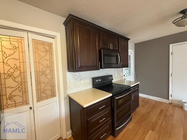 203 Monroe Avenue, Hinesville, GA 31313