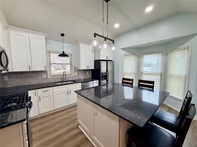 1213 NE Ball Drive, Lee's Summit, MO 64086