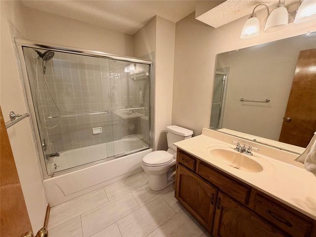 1213 NE Ball Drive, Lee's Summit, MO 64086