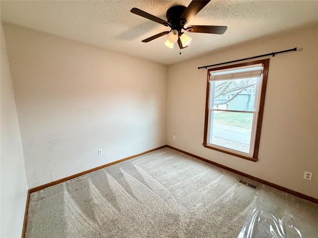 1213 NE Ball Drive, Lee's Summit, MO 64086