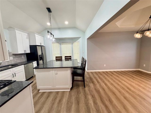 1213 NE Ball Drive, Lee's Summit, MO 64086