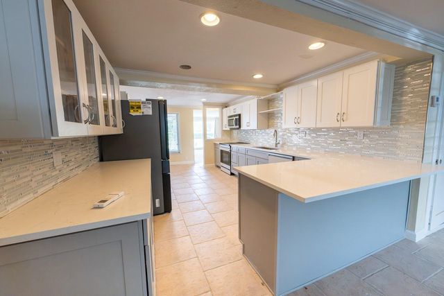 410 W CHARLOTTE AVENUE, Punta Gorda, FL 33950