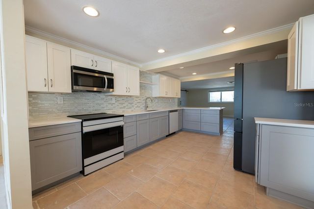 410 W CHARLOTTE AVENUE, Punta Gorda, FL 33950