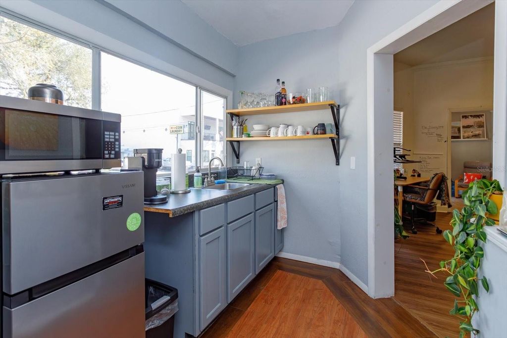 Image 14 of property listing at 37 HILL, Orlando, FL 32801