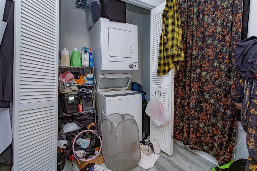 Image 25 of property listing at 37 HILL, Orlando, FL 32801