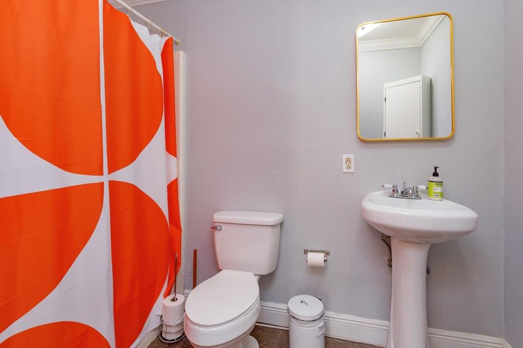 Image 8 of property listing at 37 HILL, Orlando, FL 32801