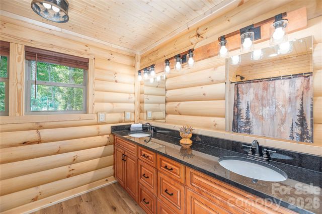 484 Twinbrook Lane, Maggie Valley, NC 28751