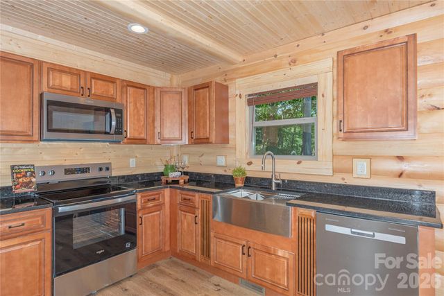 484 Twinbrook Lane, Maggie Valley, NC 28751