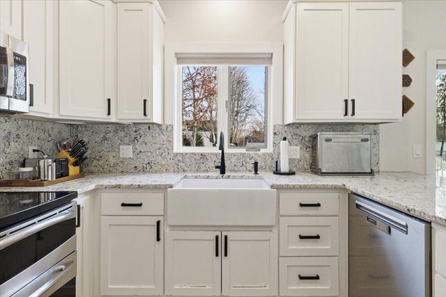 8925 Belvedere Drive, Eden Prairie, MN 55347