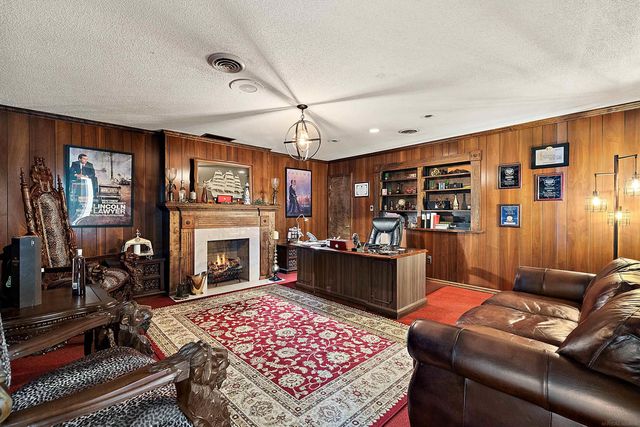 22815 Kelly Road, Eastpointe, MI 48021