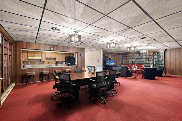 22815 Kelly Road, Eastpointe, MI 48021