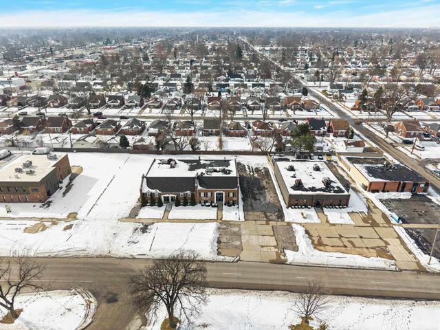 22815 Kelly Road, Eastpointe, MI 48021