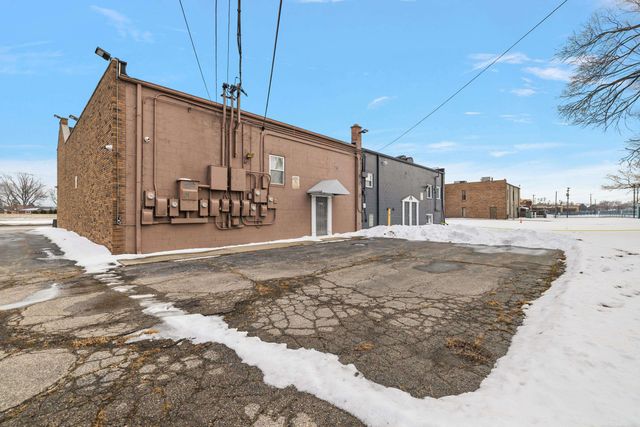 22815 Kelly Road, Eastpointe, MI 48021