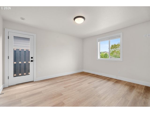12282 Meadowlawn Dr, Oregon City, OR 97045