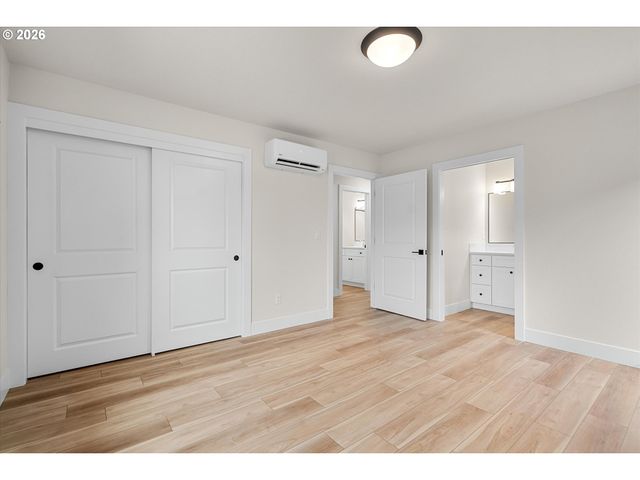 12282 Meadowlawn Dr, Oregon City, OR 97045