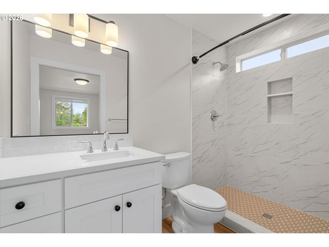 12282 Meadowlawn Dr, Oregon City, OR 97045