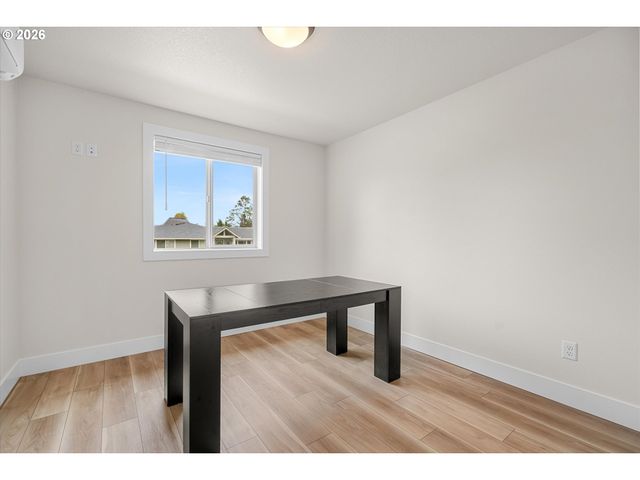 12282 Meadowlawn Dr, Oregon City, OR 97045