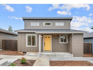12282 Meadowlawn Dr, Oregon City, OR 97045