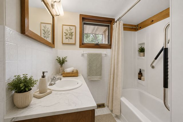 6399 Lake Sarah Heights Drive, Rockford, MN 55373