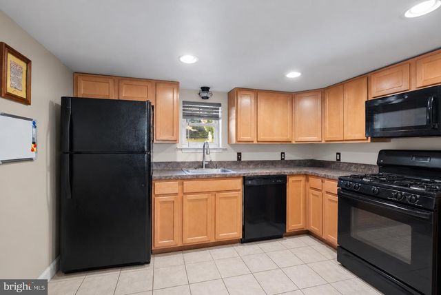 1 QUEEN ST, Paulsboro, NJ 08066