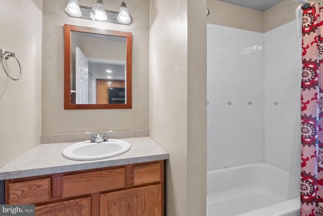 1 QUEEN ST, Paulsboro, NJ 08066